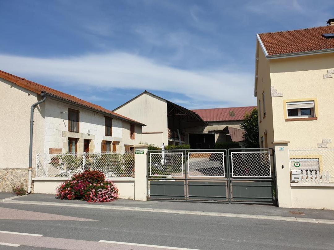 Cour La Dame Chez Beatris Et Christophe Janson Les Grandes-Loges Luaran gambar